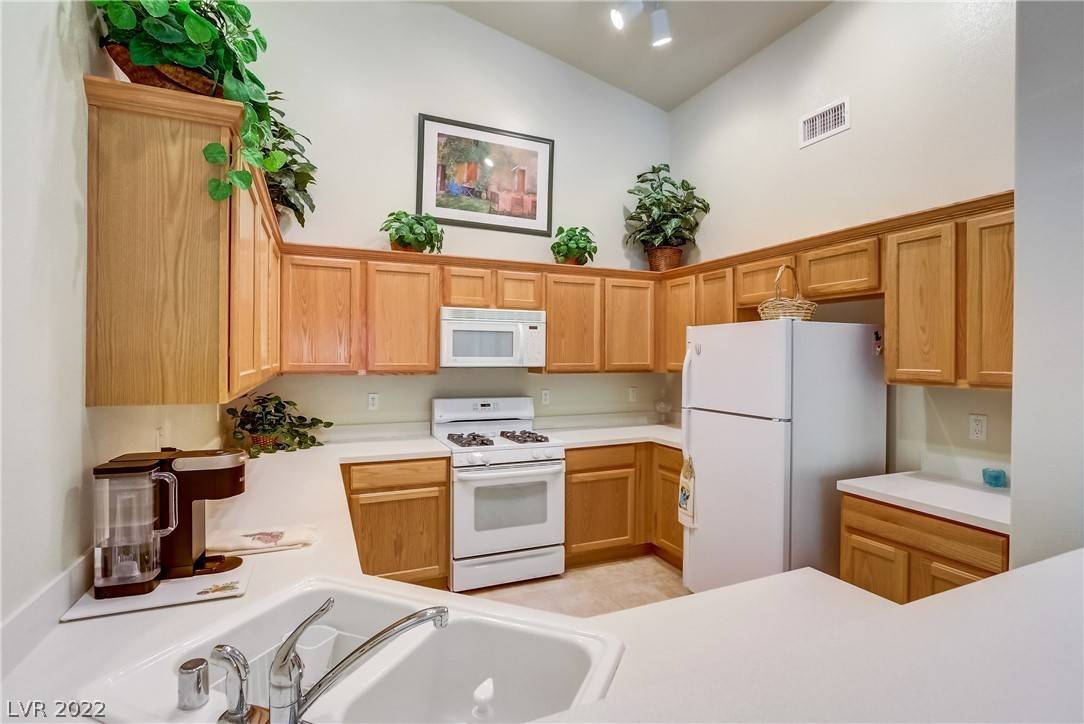 Las Vegas, NV 89145,908 Majestic Oak ST