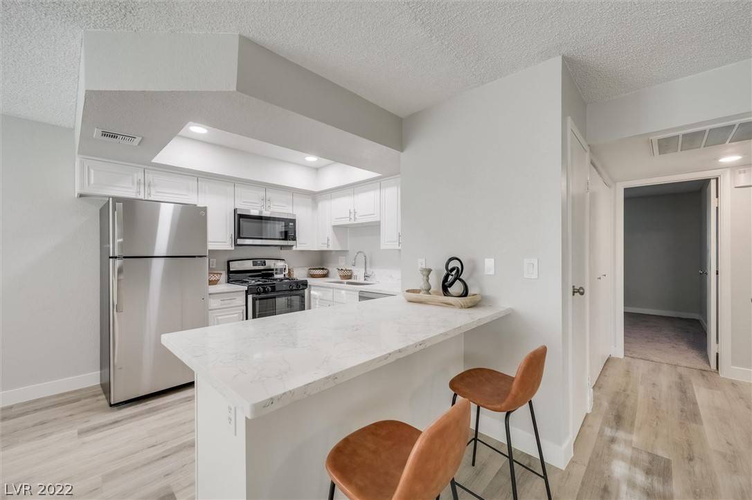 853 Rock Springs DR #101, Las Vegas, NV 89128