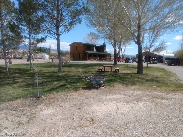 50 Manley Ln, Round Mountain, NV 89045