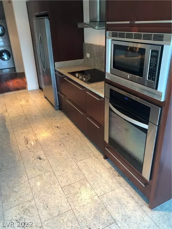Las Vegas, NV 89103,4471 Dean Martin DR #1207