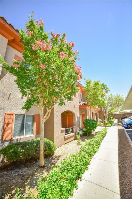 Las Vegas, NV 89113,7701 W Robindale RD #210
