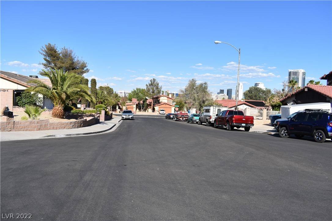 Las Vegas, NV 89103,5046 Leota CT