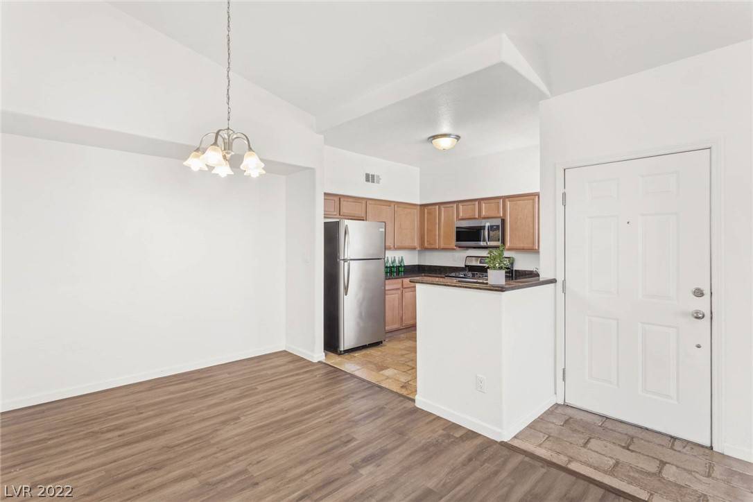 Las Vegas, NV 89144,10237 King Henry AVE #202