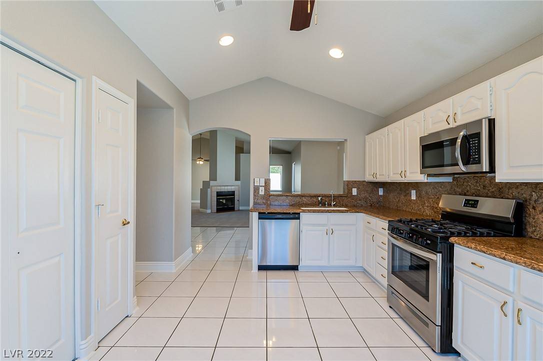 Henderson, NV 89074,9 Sandwedge DR