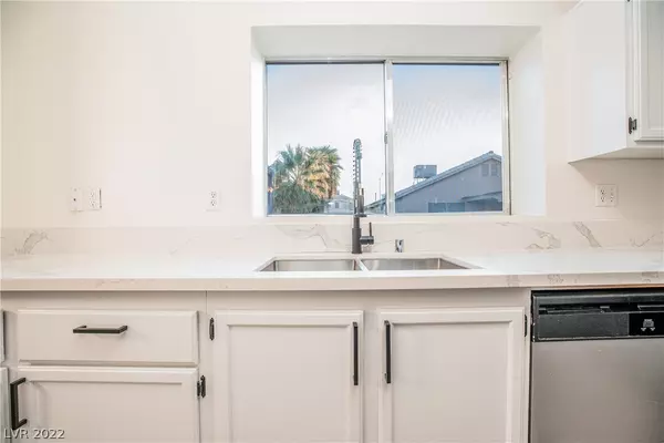 Las Vegas, NV 89142,5727 Roundrock DR