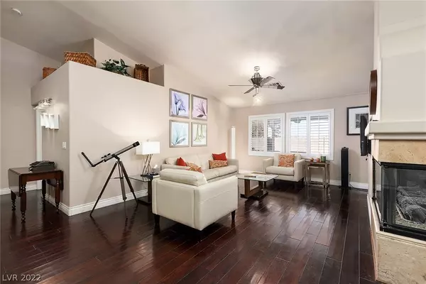 Henderson, NV 89002,220 Trenier DR