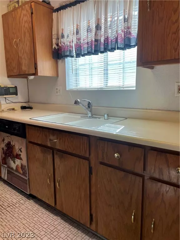 Las Vegas, NV 89142,2712 Sesame DR