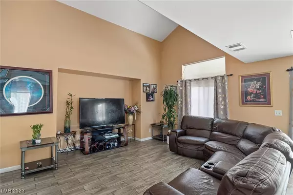 Las Vegas, NV 89142,5957 Grazing Meadow DR
