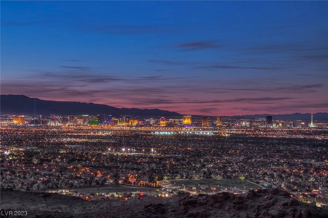 572 Magma Peak DR, Henderson, NV 89012