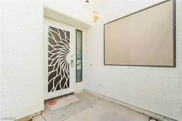 Las Vegas, NV 89117,2720 Baycliff CT #1