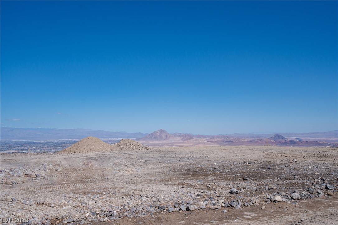 Henderson, NV 89012,555 Magma Peak DR
