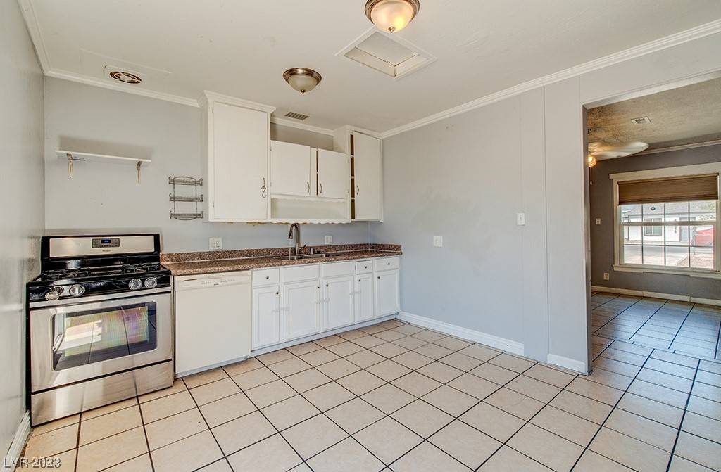 Las Vegas, NV 89101,910 N 1st ST