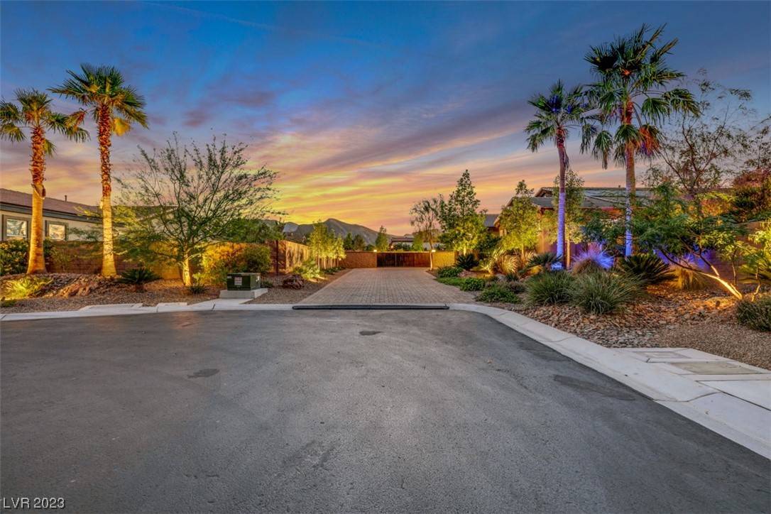 Las Vegas, NV 89129,4377 Velvet Ridge CT