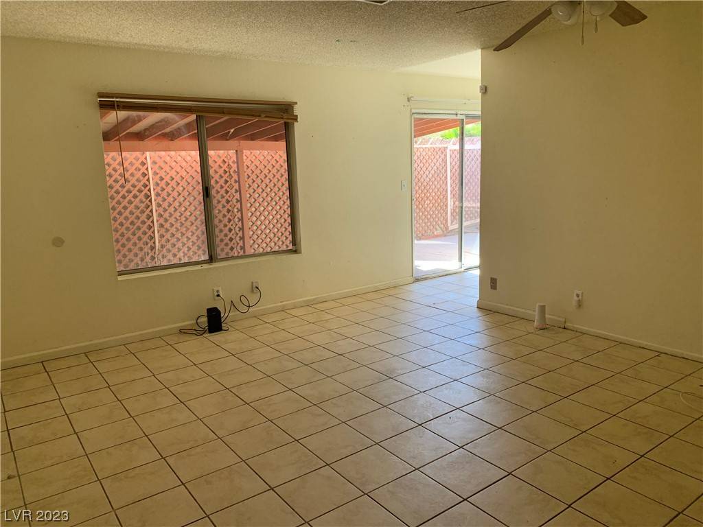 Las Vegas, NV 89147,4737 Woodlake AVE