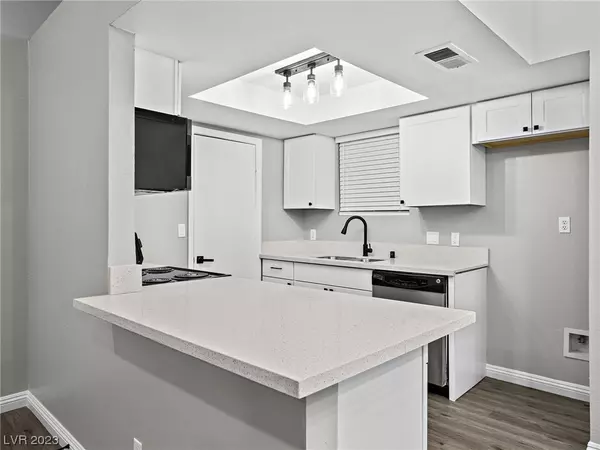 Las Vegas, NV 89122,5365 Rod CT #203