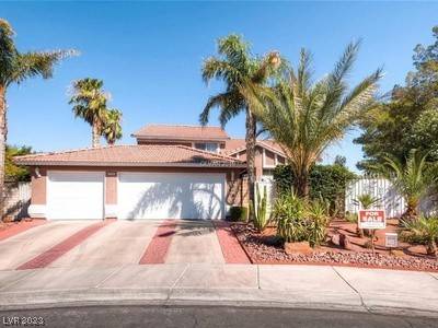 2400 Goldenmoon ST, Las Vegas, NV 89108