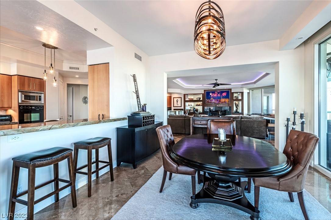 Las Vegas, NV 89109,2857 Paradise RD #2303
