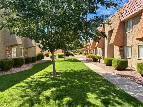 Las Vegas, NV 89103,5221 River Glen DR #194