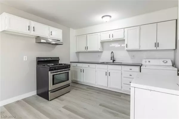 Las Vegas, NV 89122,5255 New Bedford CIR