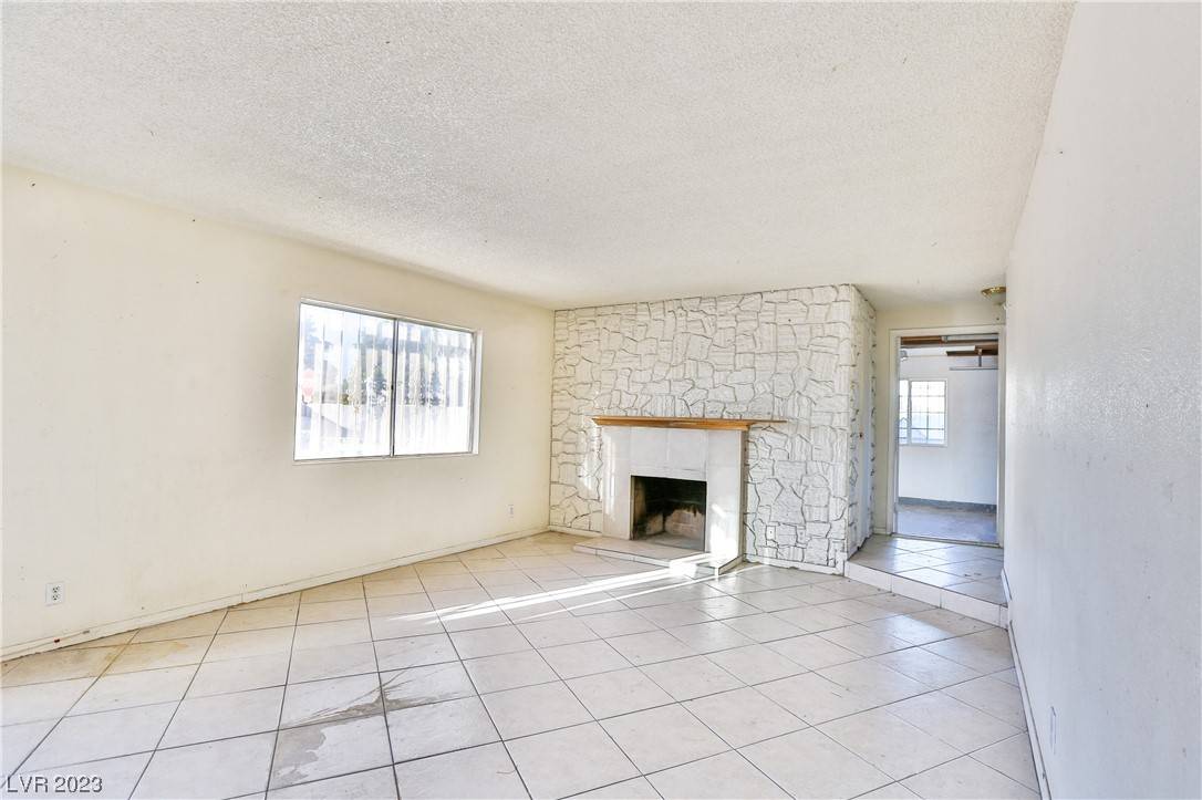 Las Vegas, NV 89103,6489 Bugbee AVE