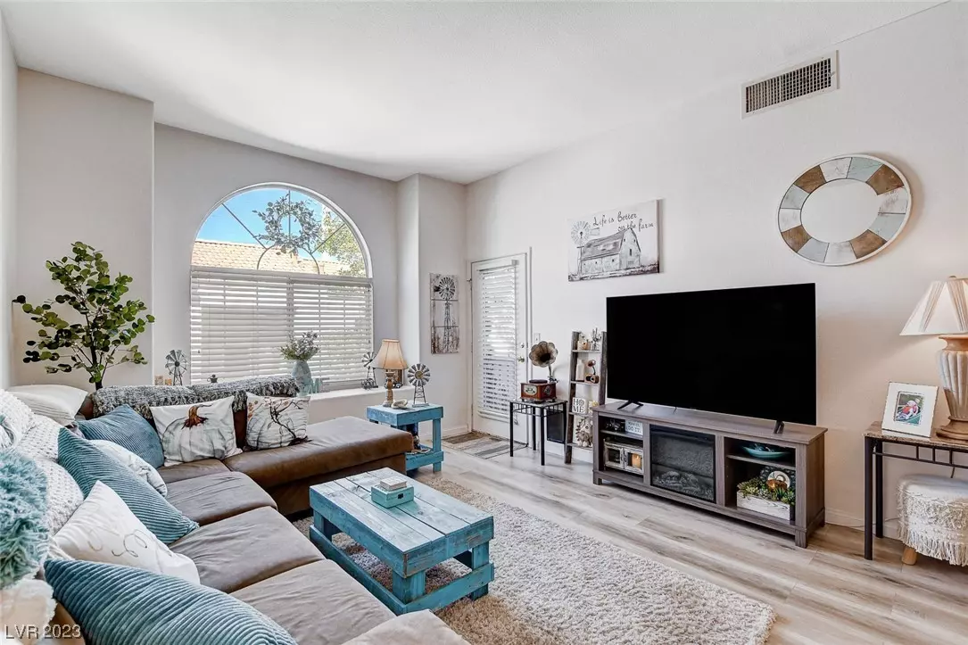 Las Vegas, NV 89128,3125 N Buffalo DR #2123