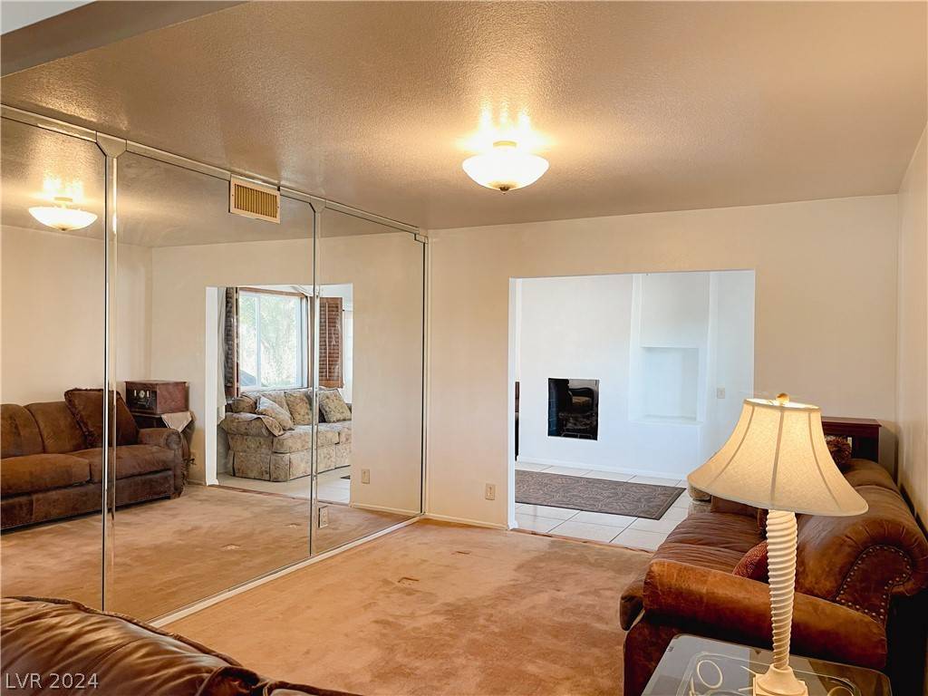 Las Vegas, NV 89107,516 Campbell DR