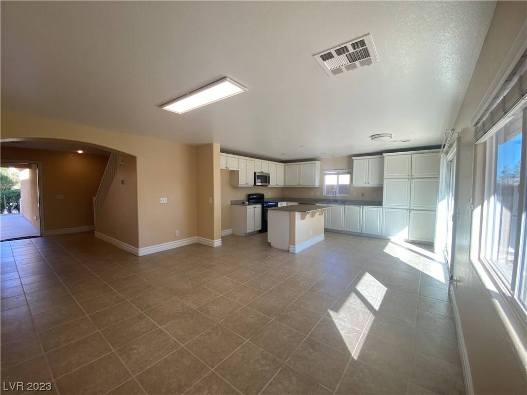 Las Vegas, NV 89148,262 Broken Par DR