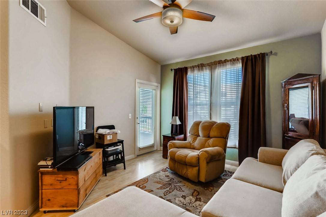 Las Vegas, NV 89147,9975 Peace WAY #2078