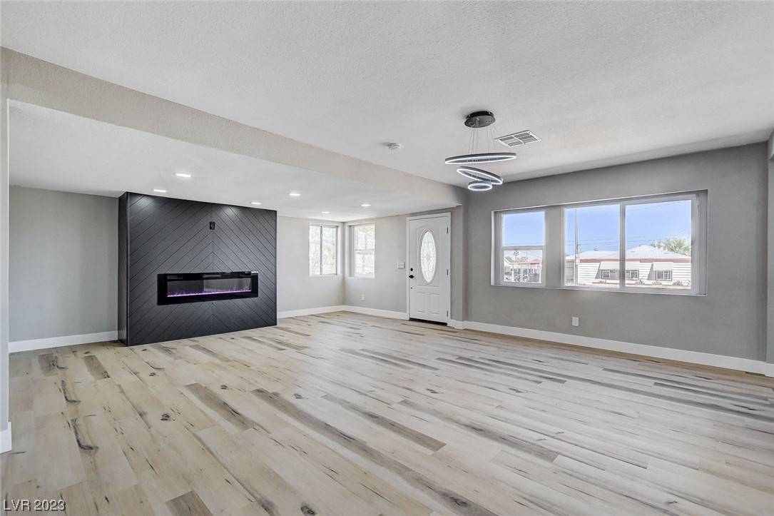 Henderson, NV 89015,560 Karen WAY