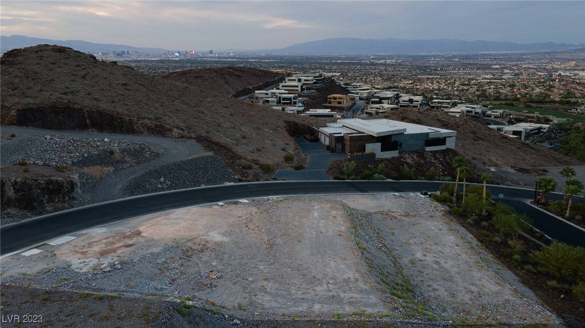 Henderson, NV 89012,648 Dragon Peak DR