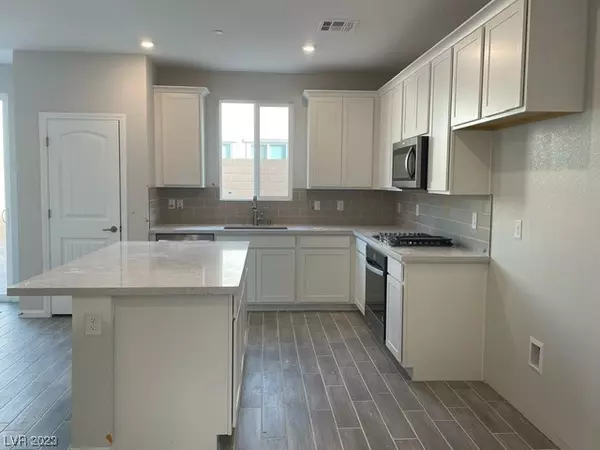 Henderson, NV 89011,858 Benning ST