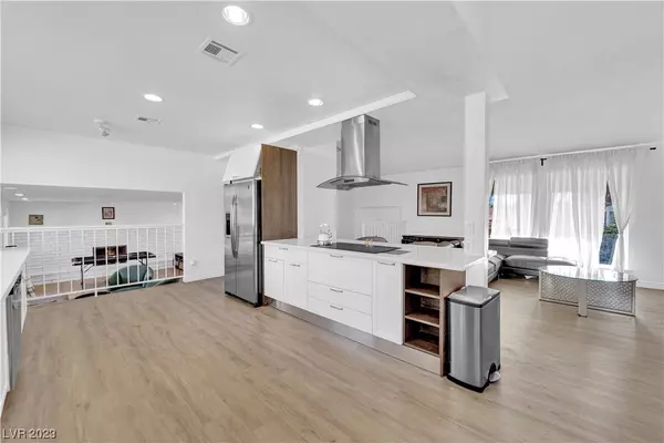 Las Vegas, NV 89121,3710 Nambe CT