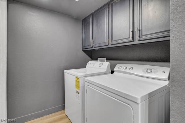 Las Vegas, NV 89119,2115 Pine Breeze LN #0