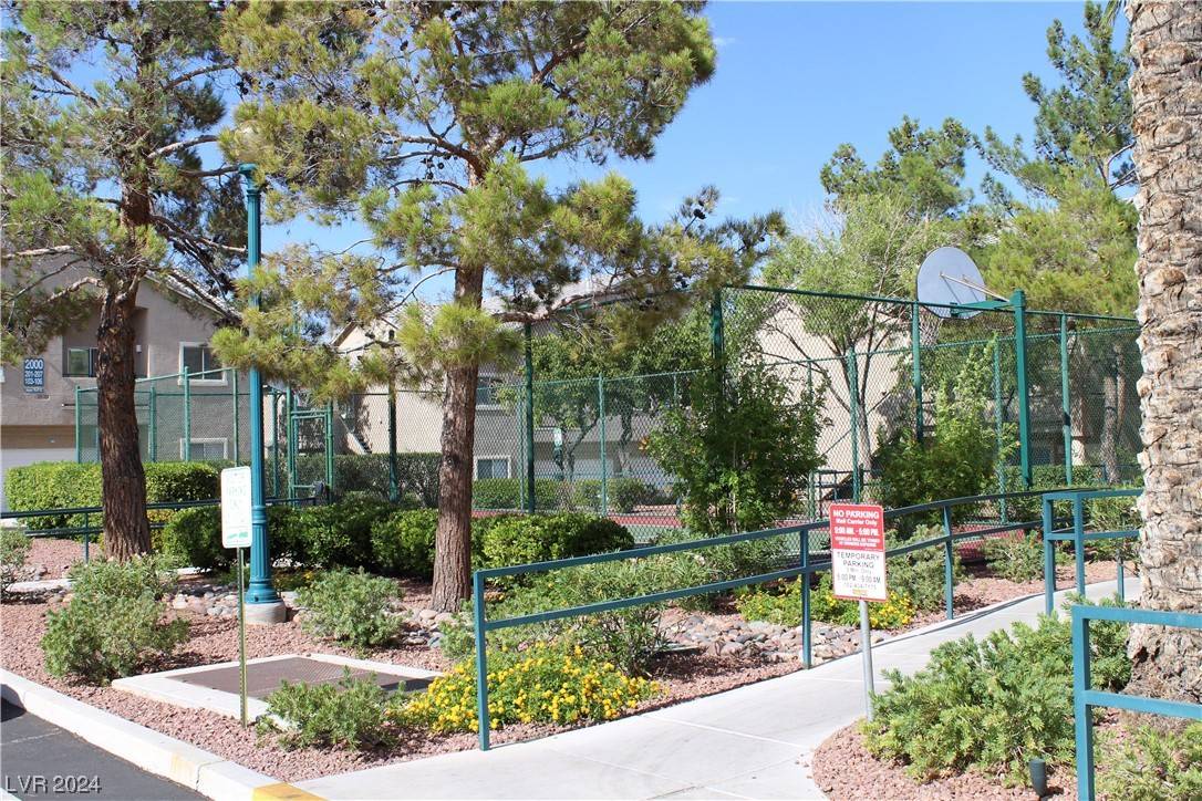Las Vegas, NV 89117,2100 Gravel Hill ST #201