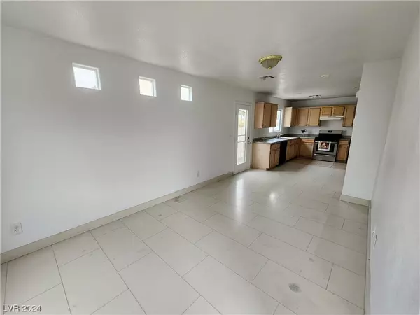 Las Vegas, NV 89156,2172 Clancy ST