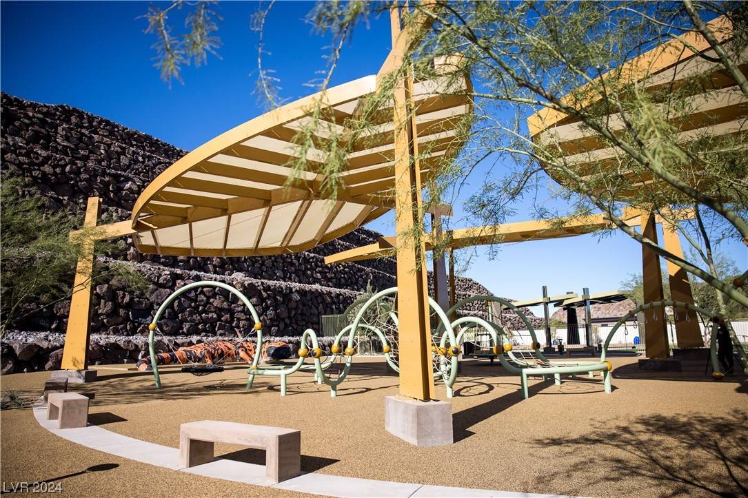 Henderson, NV 89012,7 Horseshoe Rock CT