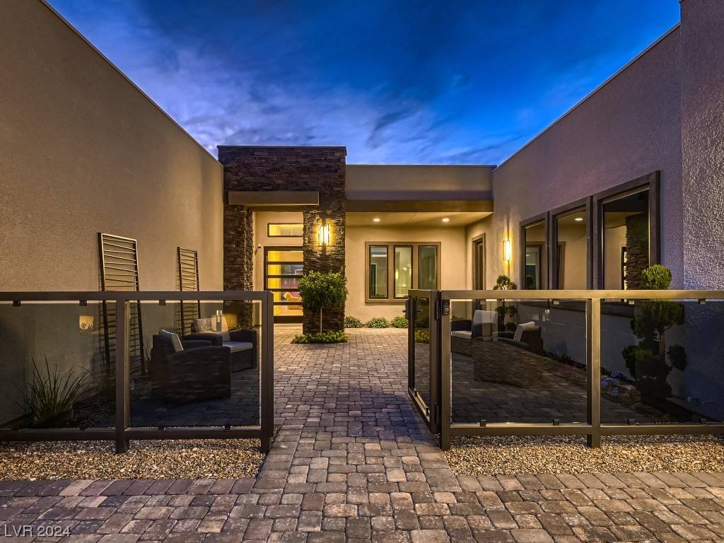 Las Vegas, NV 89113,8211 Adante CT