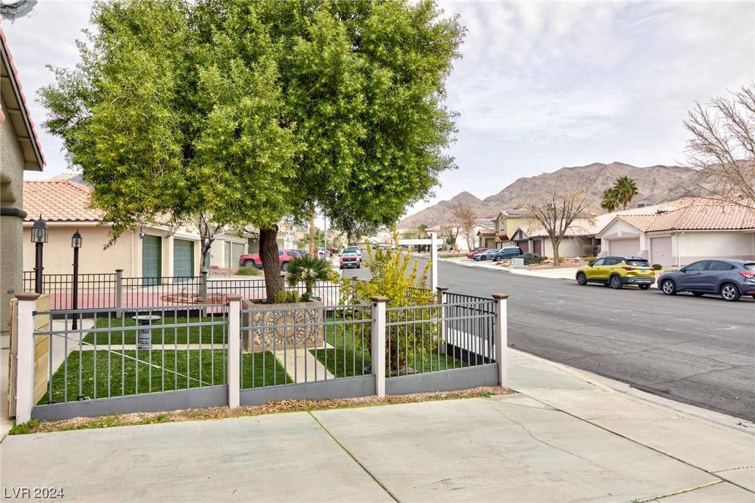 Las Vegas, NV 89142,1595 Tangerine Rose DR