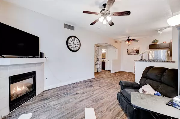 Las Vegas, NV 89120,4960 Harrison DR #128