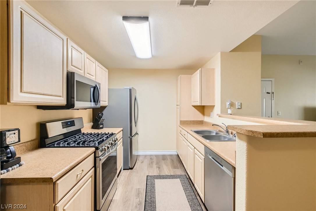 Las Vegas, NV 89166,8250 N Grand Canyon DR #1015