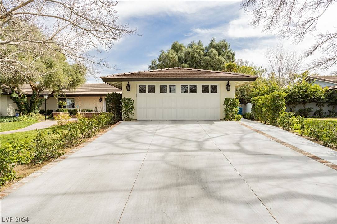 Las Vegas, NV 89107,221 Canyon DR