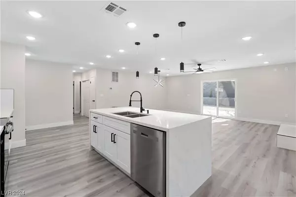 Las Vegas, NV 89146,5405 Mountain View DR