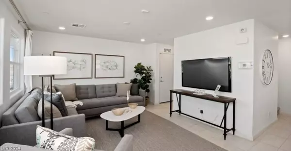 Henderson, NV 89011,877 Watford PL