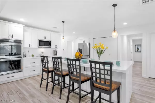 Las Vegas, NV 89106,1322 Comstock DR