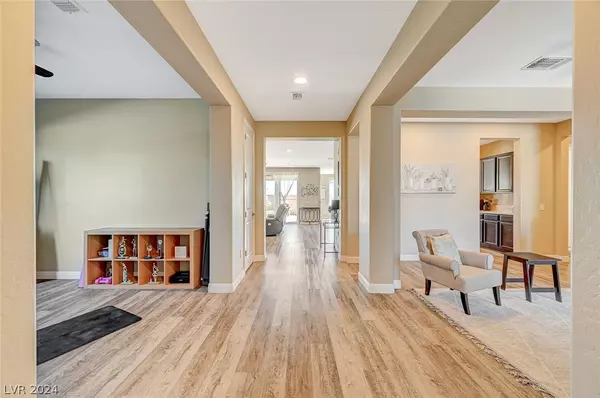 Las Vegas, NV 89166,8452 Canyon Sun CT