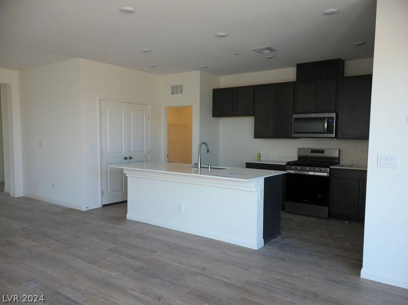 Henderson, NV 89015,728 Wild Highlands LN