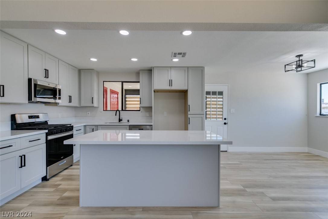 329 Pershing DR,  Las Vegas,  NV 89107