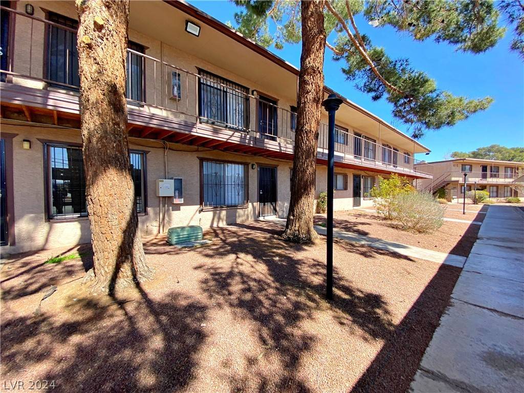 595 S Royal Crest CIR #16, Las Vegas, NV 89169
