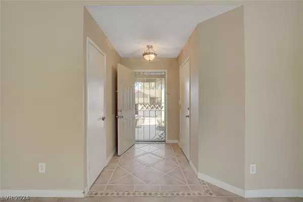 Las Vegas, NV 89110,6121 Desert Sun DR