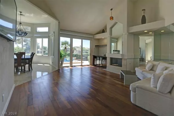 Las Vegas, NV 89113,8177 Round Hills CIR